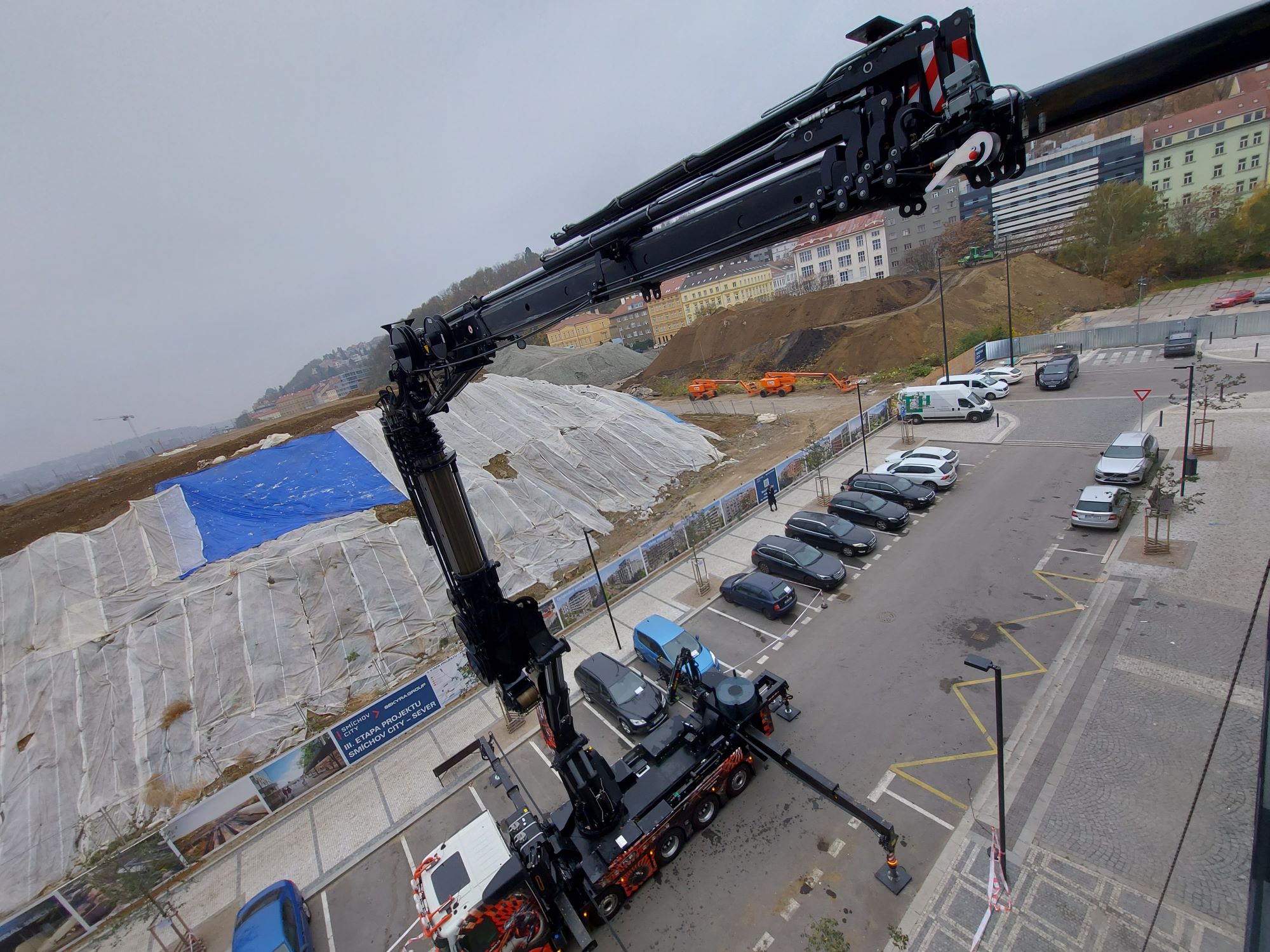 Rozšiřujeme zdvihací služby zákazníkům s hydraulickým jeřábem Effer 2255