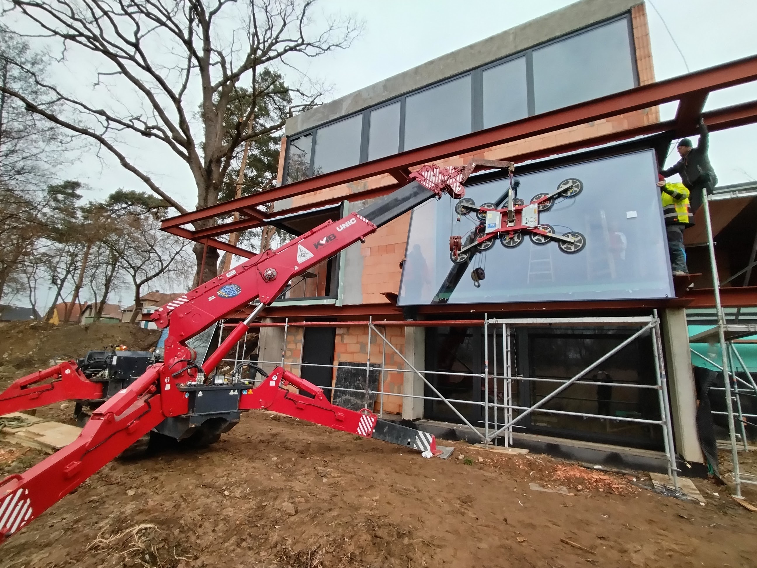 3 scénáře, kdy můžete potřebovat použít minijeřáb UNIC