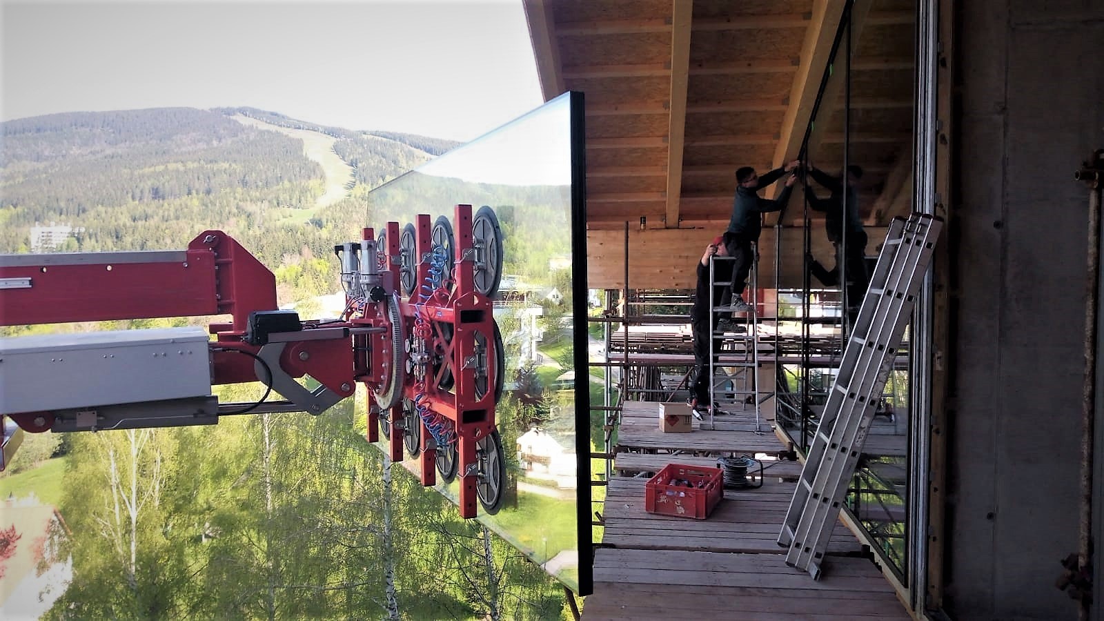 Vahadlo a unikátní vakuové zvedací zařízení ve Špindlerově Mlýně