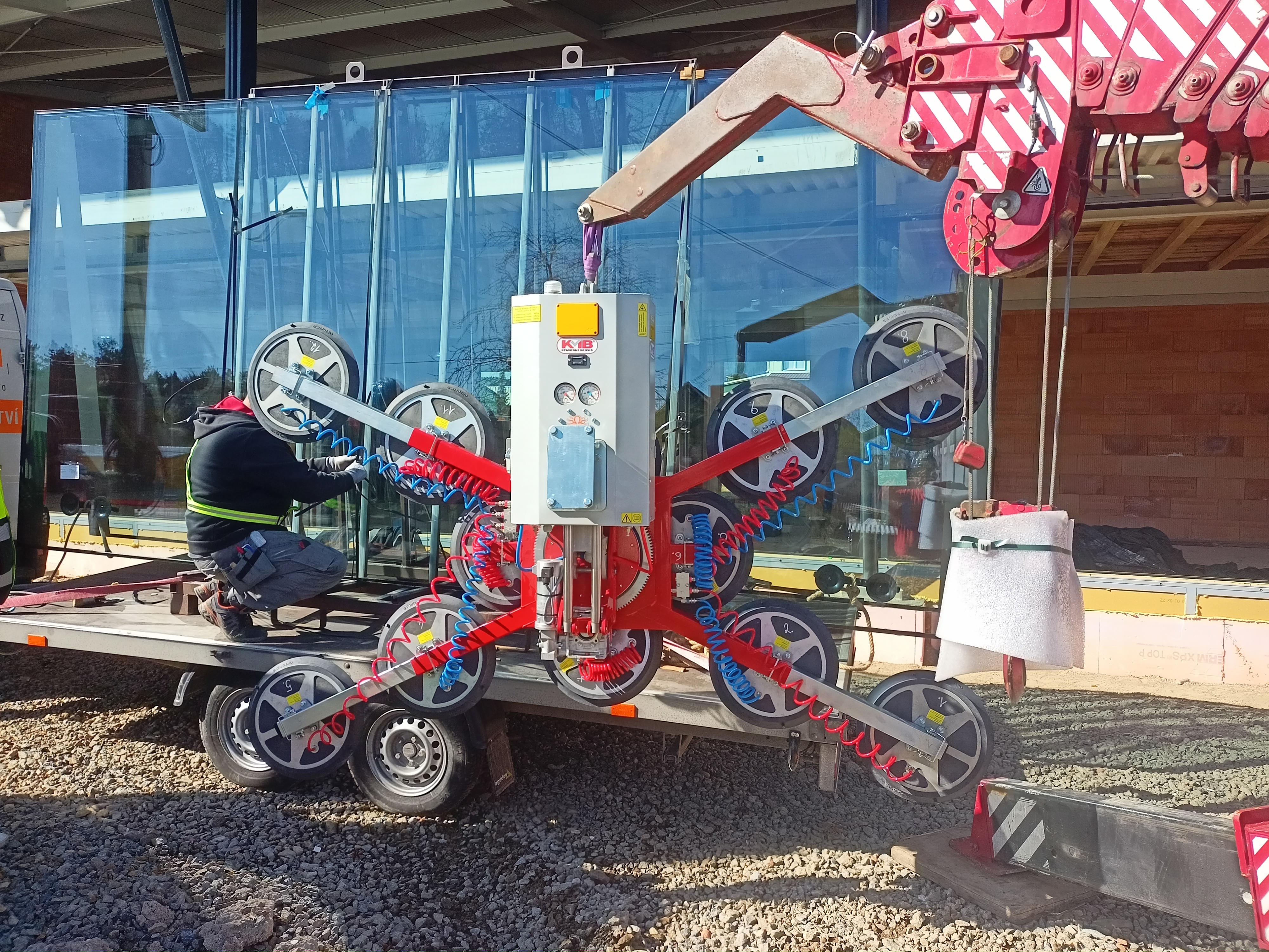 UNIC-506 a robotická hlava aneb zasklívání za sloupy