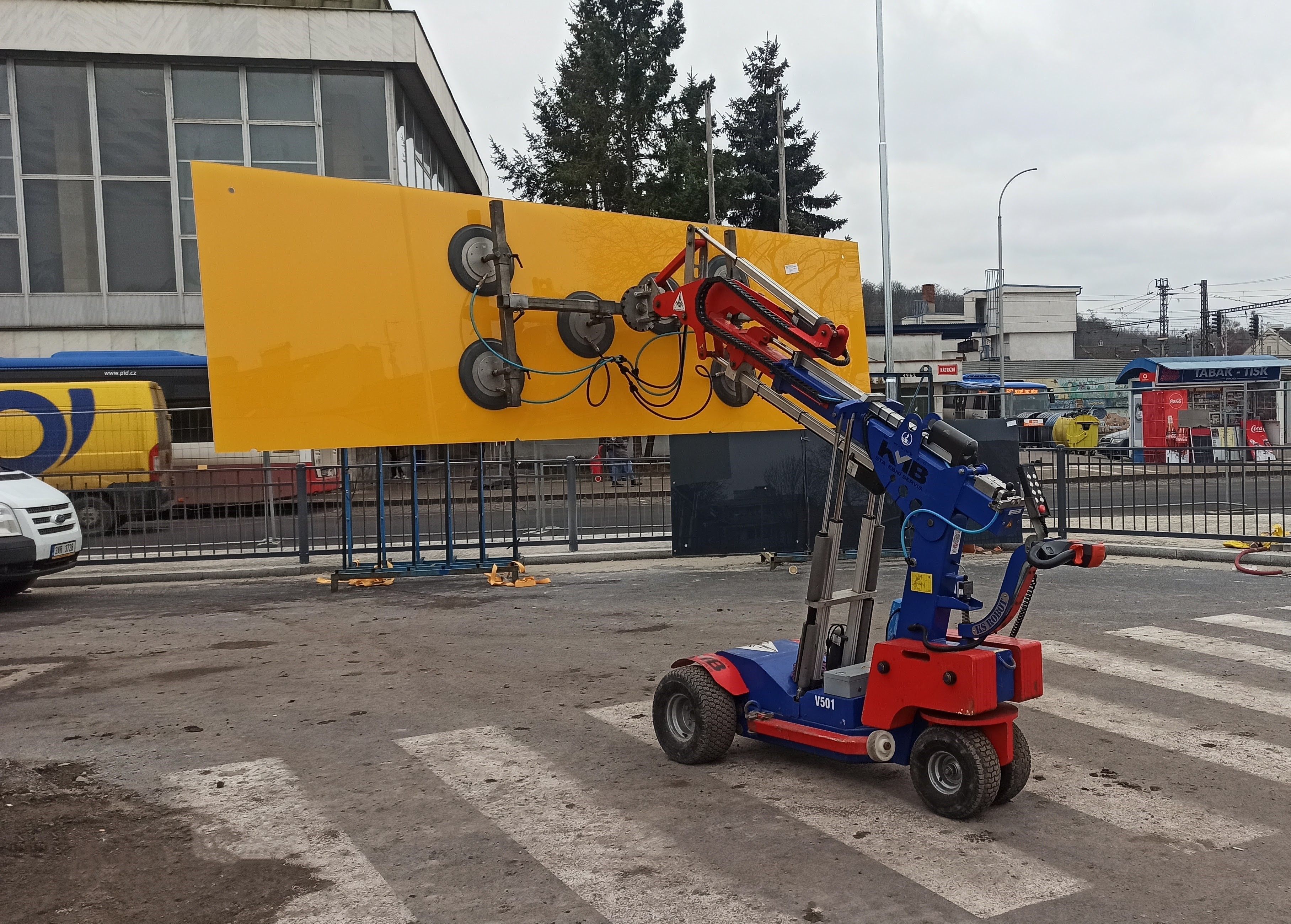 Revoluční instalace skla: seznámení se zasklívacími roboty