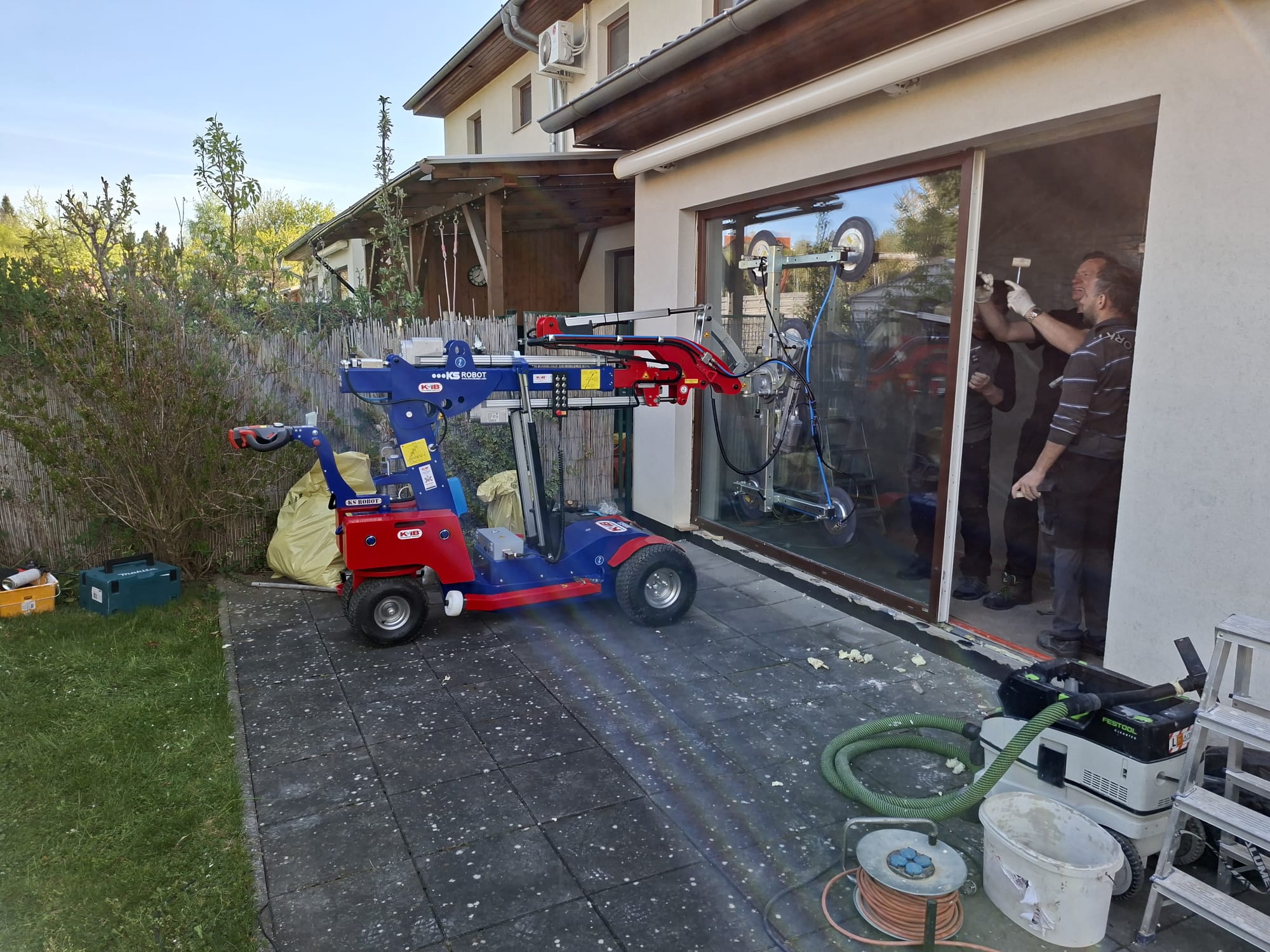 Zasklívací robot KS 600 Offroad pro velkoformátové zasklívání