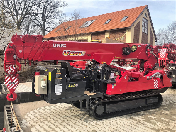 Nový mini jeřáb UNIC URW 706-2 s hydraulickým krakorcem