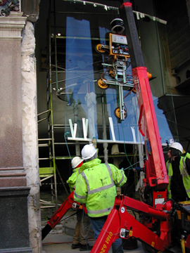 Mini jeřáby UNIC - ideální řešení pro stísněné prostory