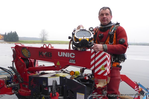 Minijeřáb UNIC-094 ve službách potápěčů