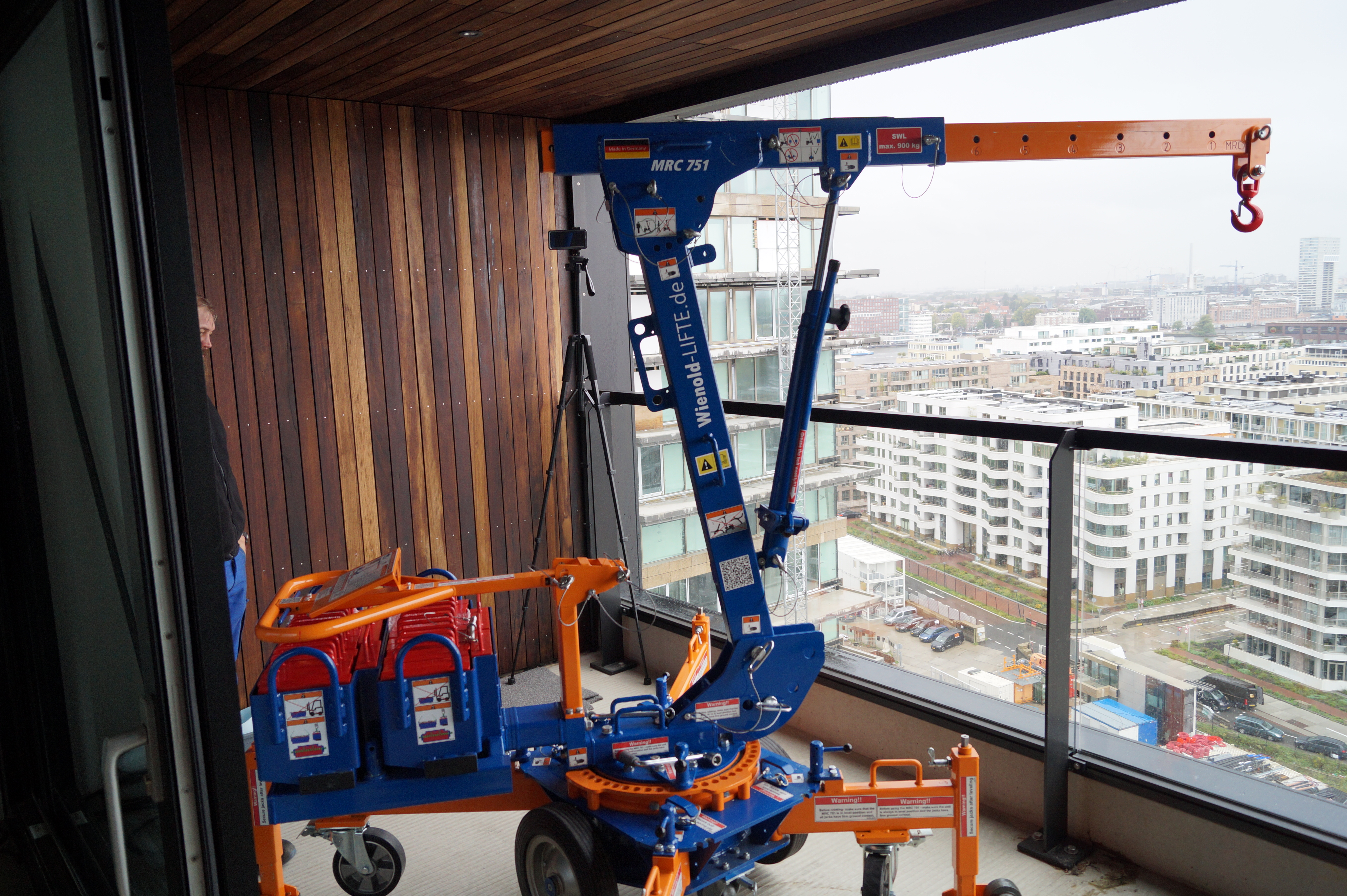 Novinka v KMB: otočný minijeřáb MRC 751