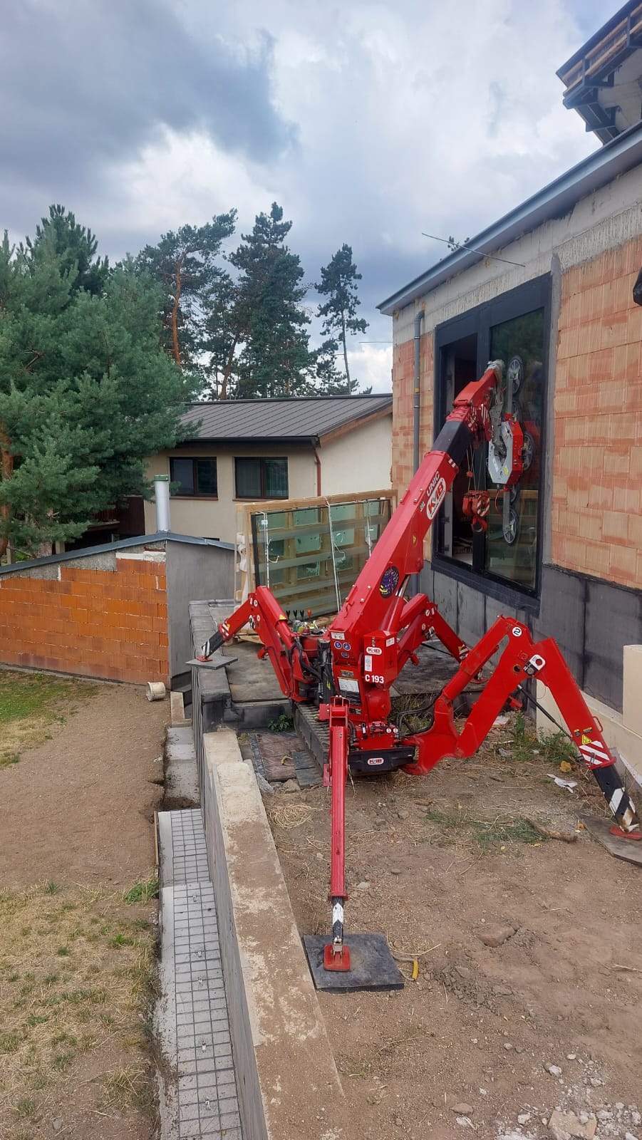 Největší půjčovna minijeřábů UNIC v České republice