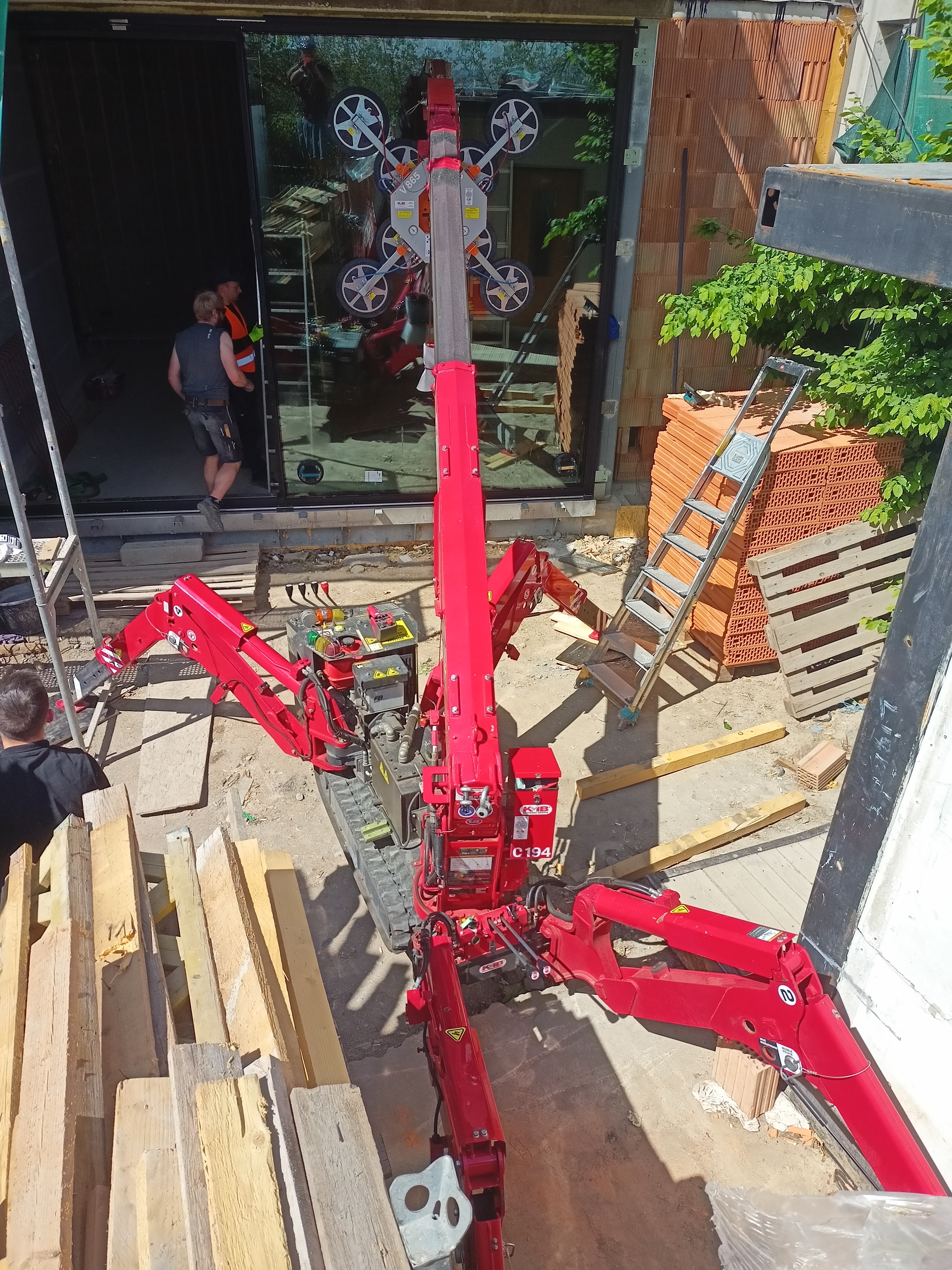 V čem Vám pomohou naše pásové minijeřáby UNIC?