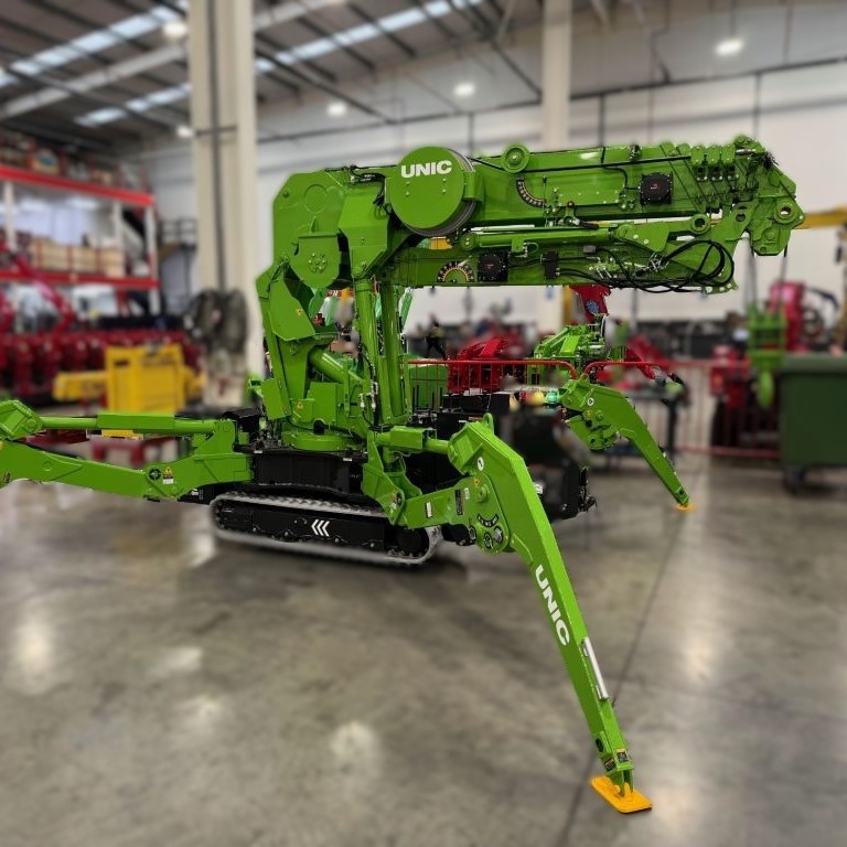 Představujeme revoluční lithium-iontový pavoučí vysouvací minijeřáb Unic UM325