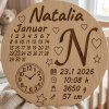 personalizovaná tabuľka s menom a údajmi o narodení