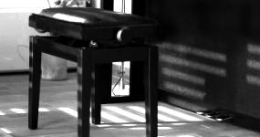 Jak vybrat klavírní stoličku