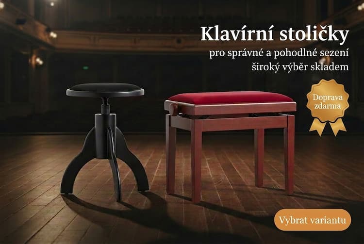 Klavírní stolička beethoven a černá otočná stolička k pianu na pódiu.