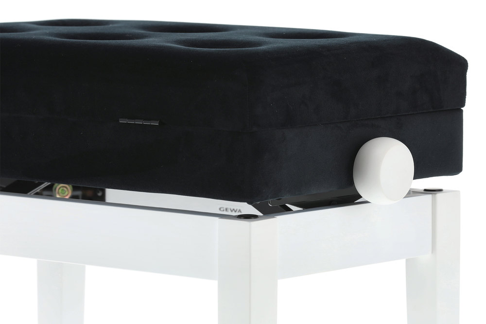 Dřevěné kolečko pro nastavení výšky klavírní stoličky.