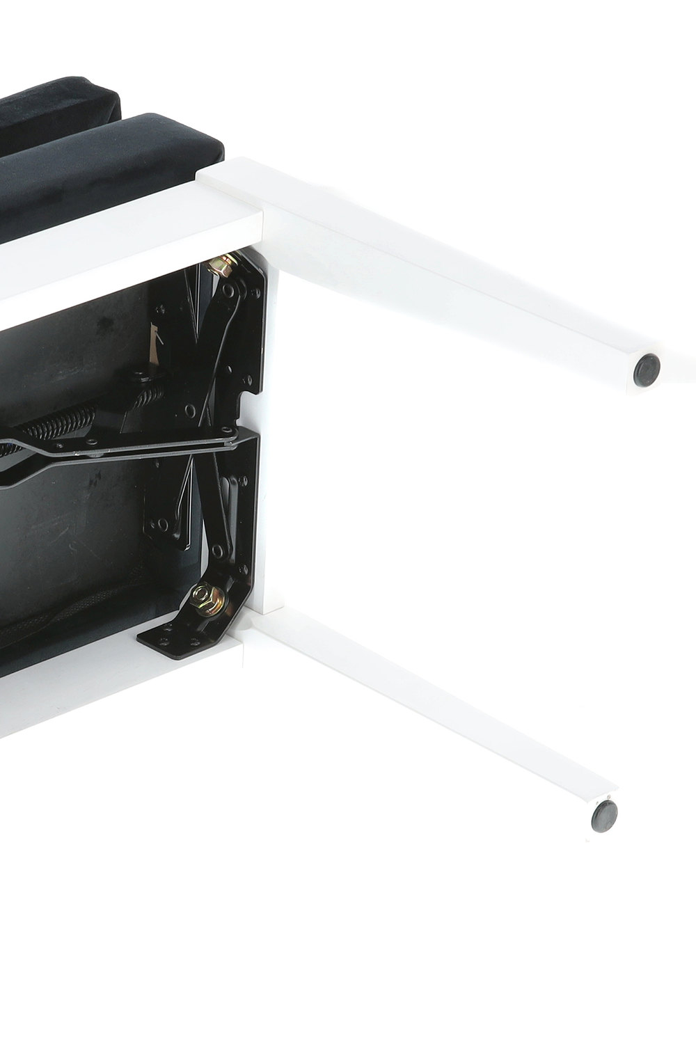 Nohy klavírní židle s gumovými podložkami.