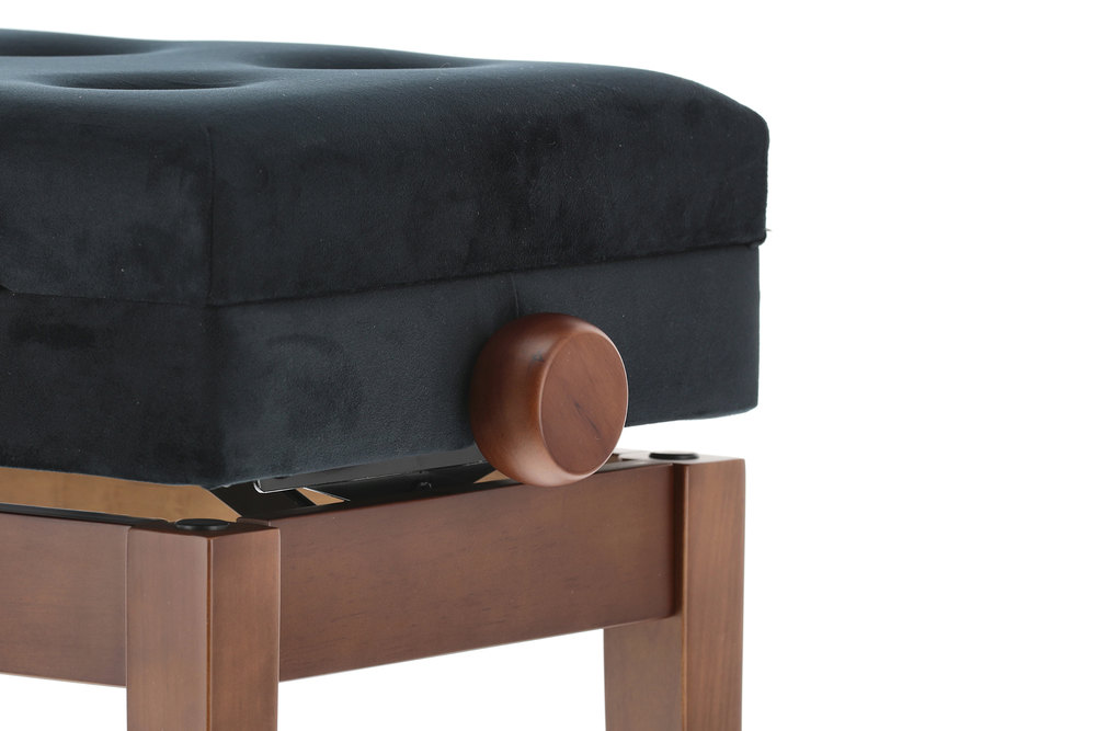 Dřevěné kolečko pro nastavení výšky klavírní stoličky.