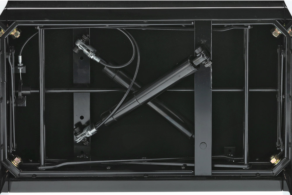 Klavírní stolička ovládající výšku pomocí tlakových pružin.