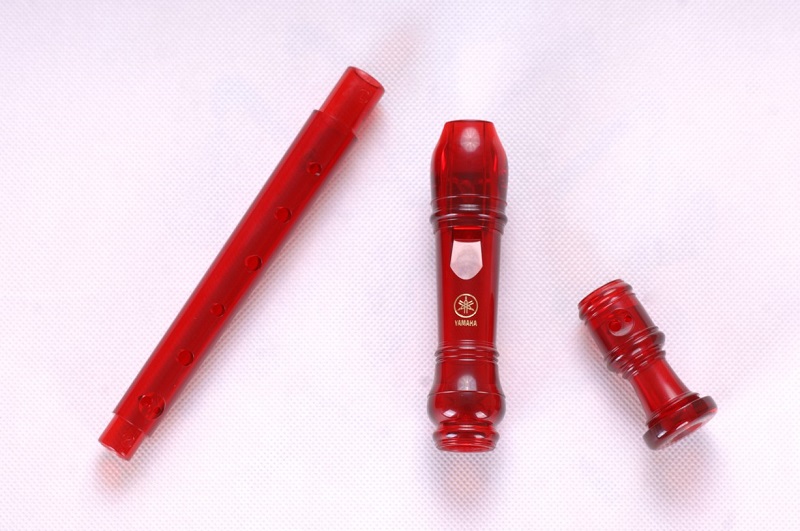 Rozložená plastová sopránová zobcová flétna červená