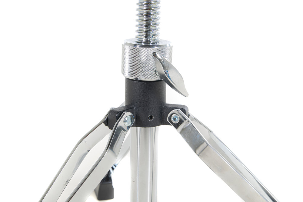 Kovová trojnožka od stoličky k bicím.