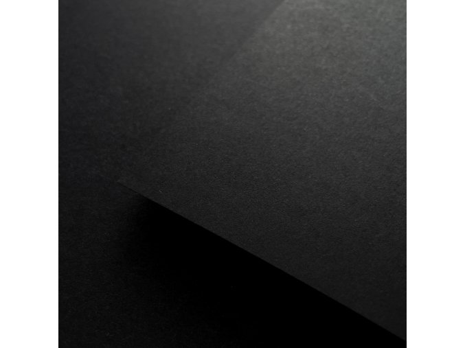 černý předsádkový papír