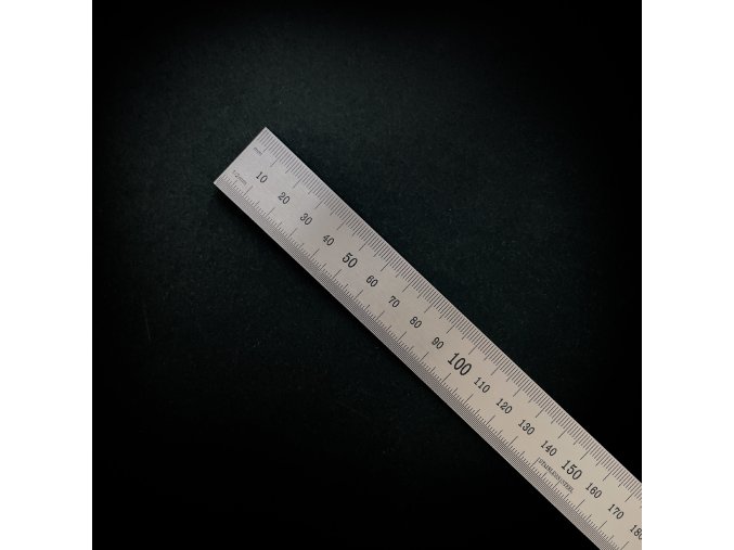 kovové pravítko 30 cm