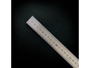 kovové pravítko 30 cm