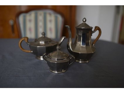 Porcelánové čajové konvice s cukřenkou