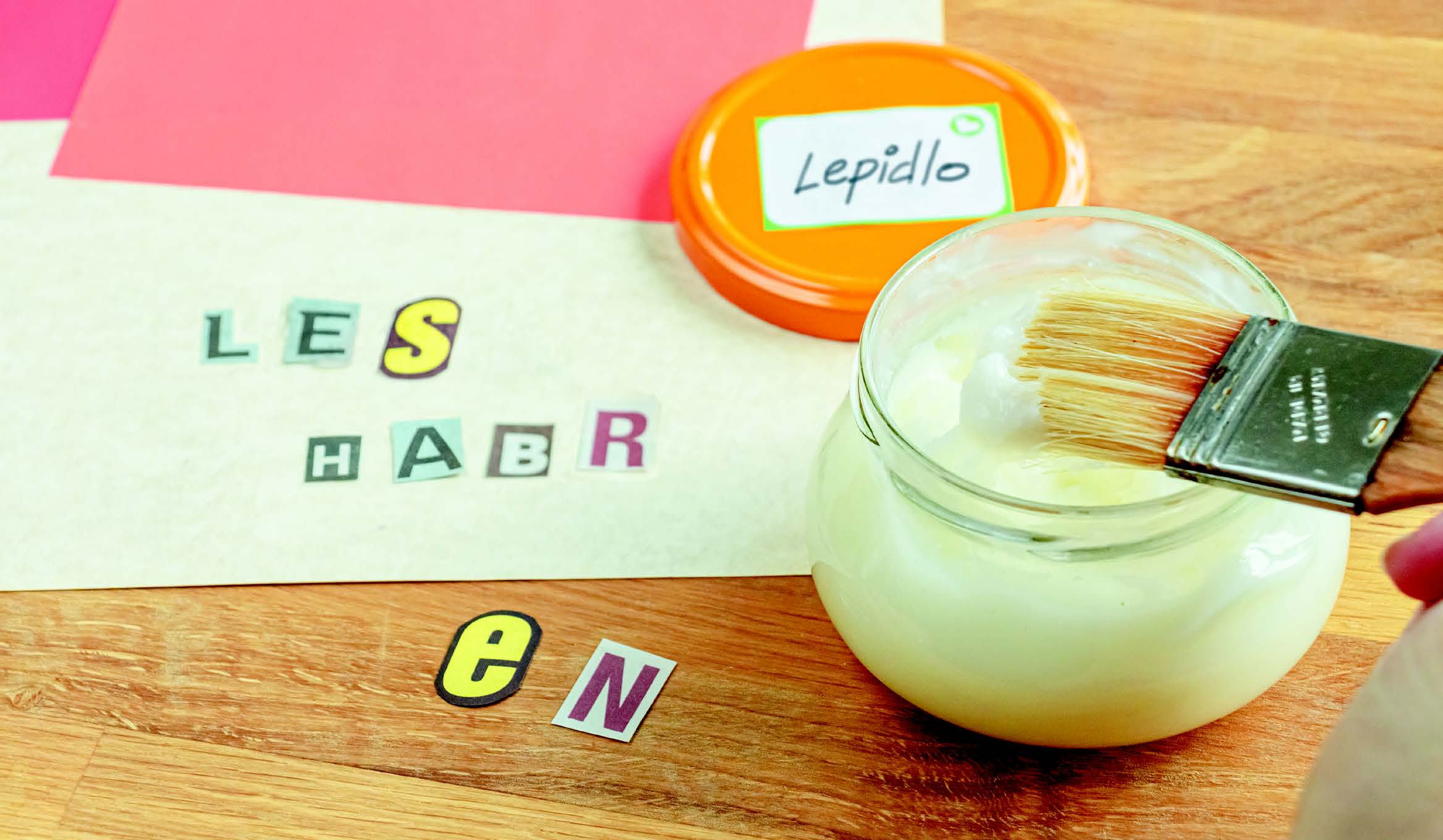 Nezávadné lepidlo pro děti