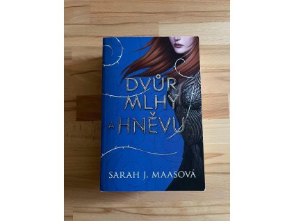 20760 dvur mlhy a hnevu serie dvur trnu a ruzi