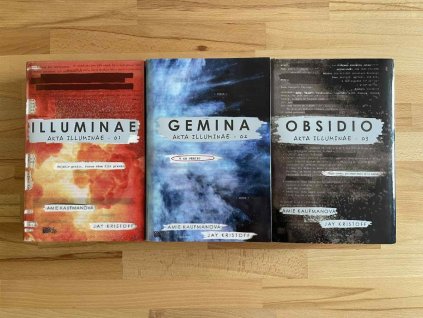 24552 serie akta illuminae