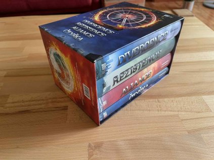 26073 divergentni trilogie ctyrka box veronica roth 234656709