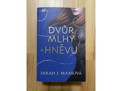 dvur mlhy a hnevu serie dvur trnu a ruzi sarah j maas 250786155