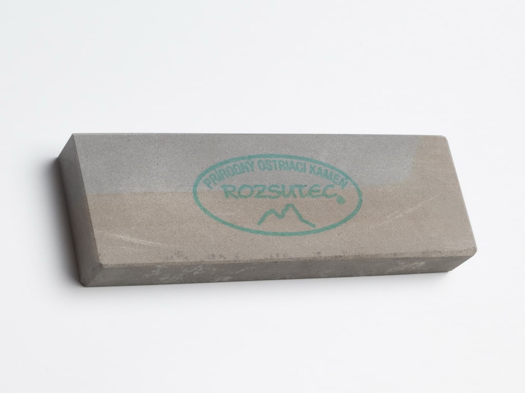 Levně Rozsutec Remienok 150x50x20 mm brusný kámen