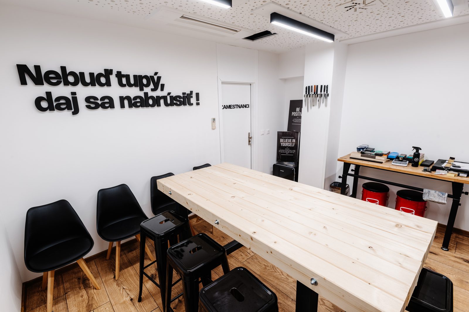 Učebňa na kurzy brúsenia OSTRIUM