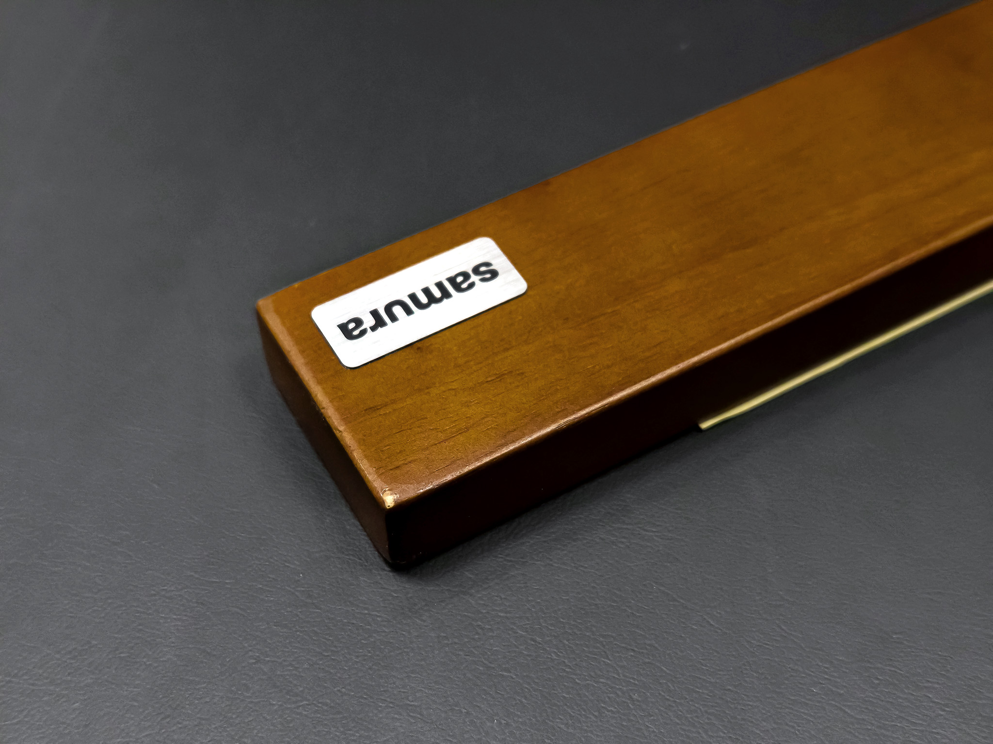 Magnetická lišta na nože Samura tmavá 38,5 cm SMH-04D