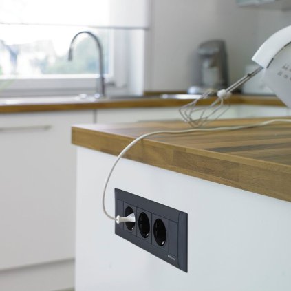 Elektrická zásuvka - Zásuvka zabudovaná EVOline Frame Dock Small, 3 x 230V, čierna