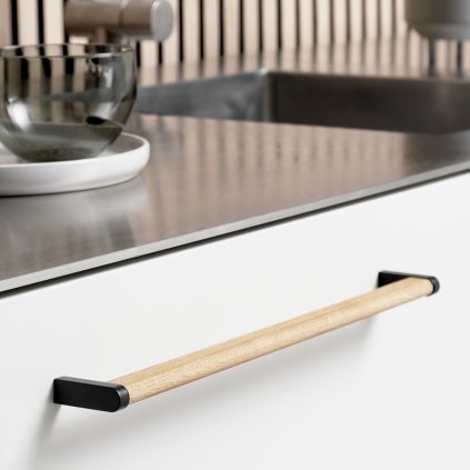 Úchytka - Furnipart CROSSING Dub / Čierna matná (VAR ROZTEC 160 mm)