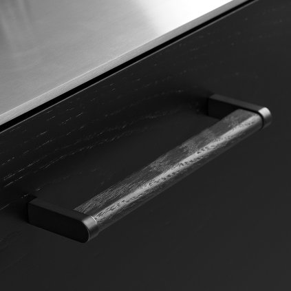 Úchytka - Furnipart CROSSING Dub čierna / Čierna matná (VAR ROZTEC 160 mm)