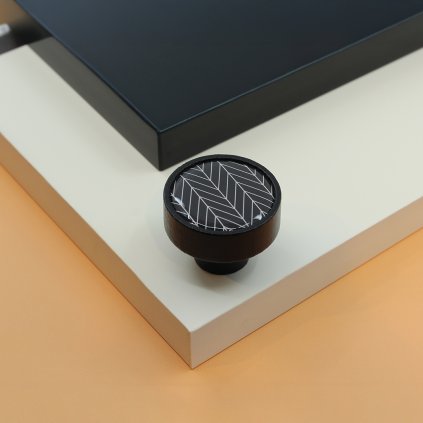 Knopok - F36, Čierna / Biela jedľa na čiernom pozadí - VÝBEH