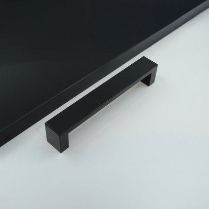 Úchytka - UA59, Čierna lesklá