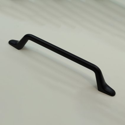 Úchytka - UU57, Čierna matná