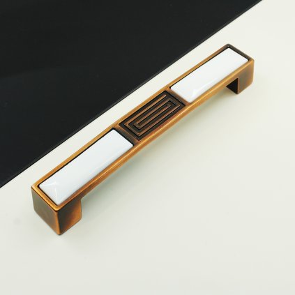 03F007A2 4FDF 4F8B 8A64 DA3947E29DDD205233 Pic 01