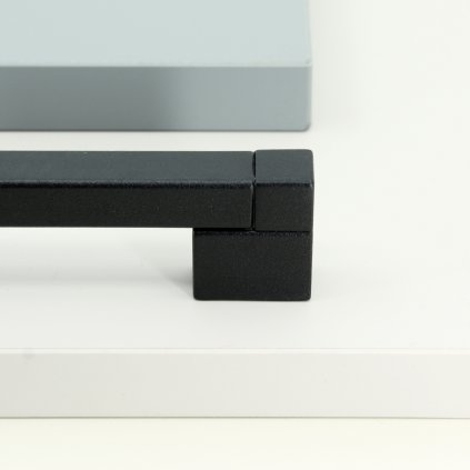 Úchytka - Kovová 2525, Čierna matná (VAR ROZTEC 224 mm)