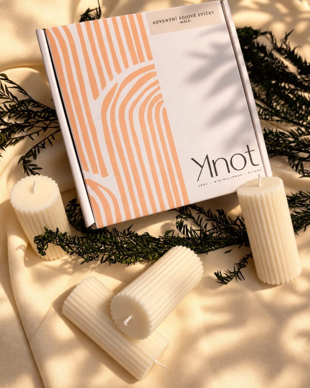 Malé adventní sójové svíčky KNOT s dárkovou krabičkou