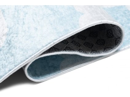 Dětský kusový koberec vhodný k praní BAMBINO 2469 Mráčky Nebe protiskluzový modrý (Rozměr 120x170 cm)