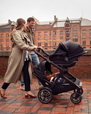Kočárek Nuna DEMI Next se přesně přizpůsobí vaší aktuální životní situaci. Je vhodný pro jedno dítě, pro dvojčata i...