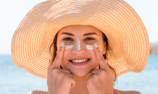 Letní must-have kosmetika: SPF, mlhy a lehká hydratační séra
