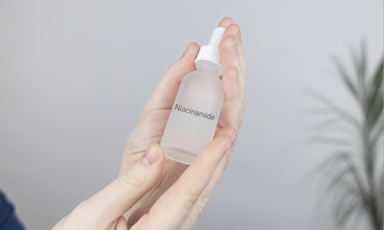 Niacinamid v korejské kosmetice: Rozjasnění, sjednocení a pomoc proti nedokonalostem
