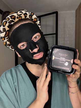 My Halloween oslavíme maskou 😷🎃👻🕸️ …a žádný strašidelný look se nekoná, jen krásná pleť. ✨ #kocosbeauty #kbeauty...