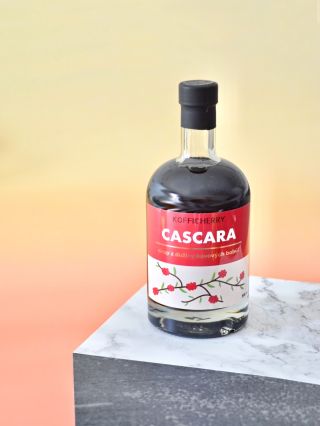 Slnko naberá na sile a vo vzduchu je už pomaly cítiť leto ☀️ Náš cascara sirup je ako stvorený na osviežujúcu cascara...