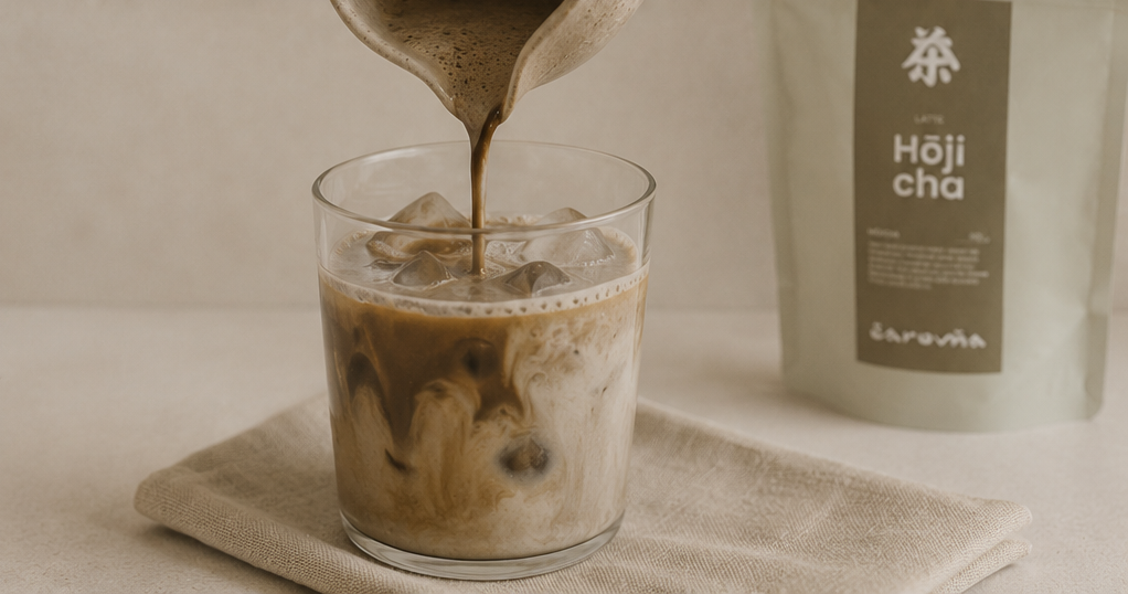 Hojicha-Carovna-iced-latte-Kofi